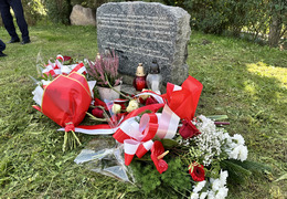  (photo)