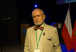  (photo)